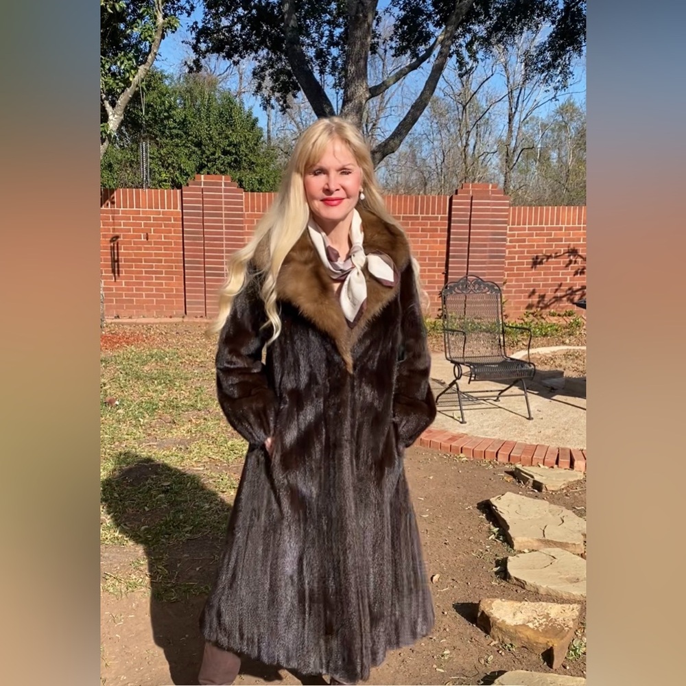 Sakowitz Ranch Mink Fur Coat w/ Genuine Sable Collar – Full Length Luxury